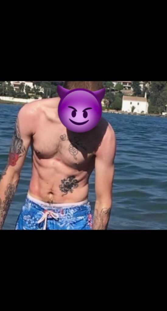 Australian Masked Dick is a Australian OnlyFans Model