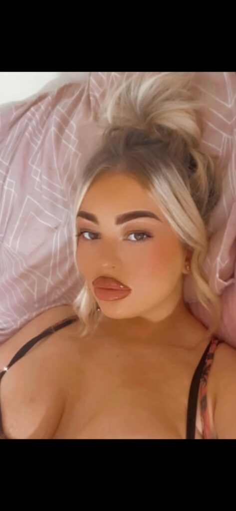 AISLING is a Australian OnlyFans Model