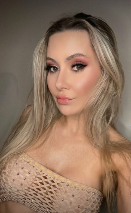 Littlewunn is a Australian OnlyFans Model